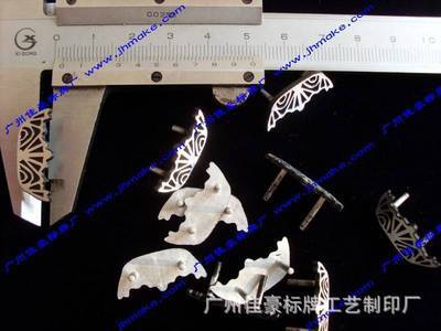 定制電腦高光鋁標牌、樂器鋁制銘牌商標及熱水器鋁質高光銘牌全面解析